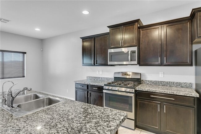 9404 Sand Tiger Ave in Las Vegas, NV - Foto de edificio - Building Photo