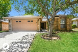 2206 Mediterranean Ave in Arlington, TX - Building Photo