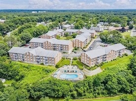 41 Bullocks Point Ave in East Providence, RI - Building Photo