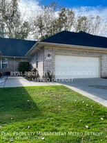 5560 Seabreeze Ln in Sterling Heights, MI - Building Photo