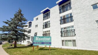 Sunalta 1624 in Calgary, AB - Building Photo