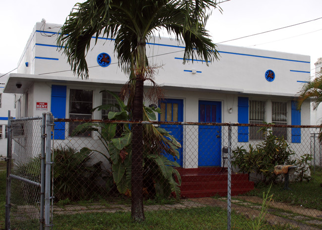 186 NE 27th St in Miami, FL - Foto de edificio - Building Photo