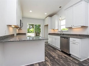 227 W McHattie St in South Lyon, MI - Building Photo - Building Photo