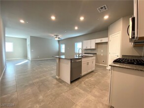 10197 Sequoia Fls Pl, Unit 17 in Las Vegas, NV - Building Photo - Building Photo