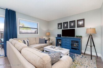 8305 Rosalind Ave in Cape Canaveral, FL - Foto de edificio - Building Photo