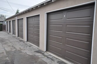 414 N Glenwood Pl in Burbank, CA - Building Photo - Building Photo