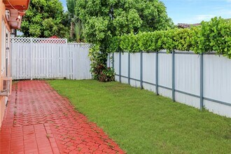 1200 SW 142nd Ave in Miami, FL - Building Photo - Building Photo