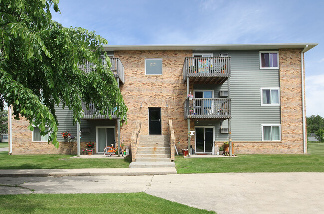 Birchwood Apartments in Warroad, MN - Building Photo - Building Photo