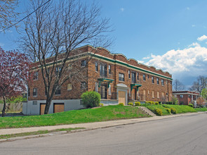 333 Cambridge Ave in Dayton, OH - Foto de edificio - Building Photo