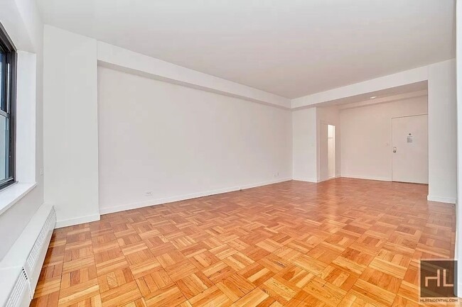 EAST 55 STREET, Unit 11B in New York, NY - Building Photo - Building Photo