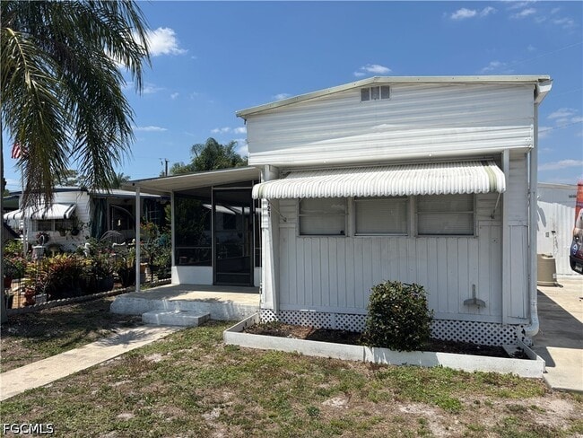 property at 121 Coachlight Ln