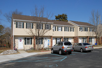 Penny Point Park Apartments in Egg Harbor Township, NJ - Foto de edificio - Building Photo