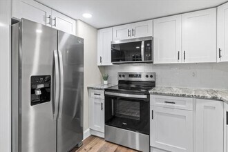 954 Goffstown Rd in Manchester, NH - Building Photo - Building Photo