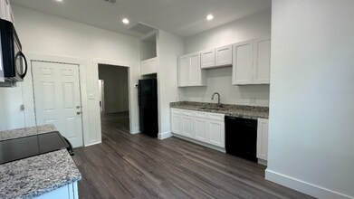102 7th St SW-Unit -2 in Paris, TX - Building Photo - Building Photo