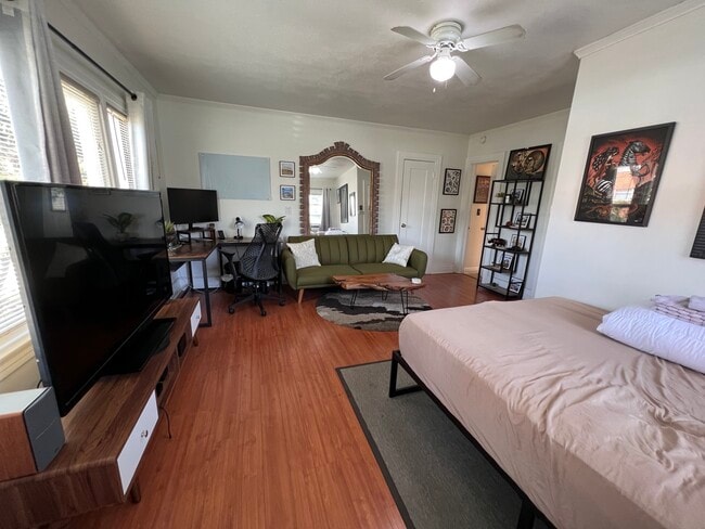 3400 E 2nd St, Unit 2 in Long Beach, CA - Foto de edificio - Building Photo