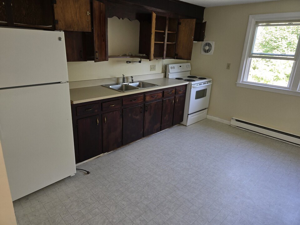 37 Armory St-Unit -5 in Keene, NH - Building Photo