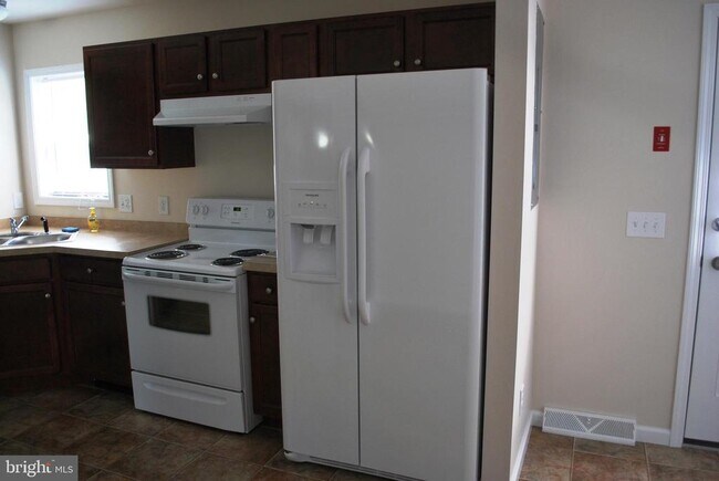 306 Oakwood Ave in Glassboro, NJ - Building Photo - Building Photo