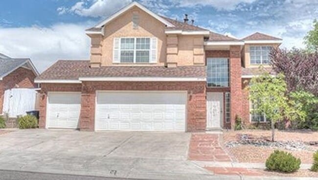 property at 8700 Oakcrest Pl NW