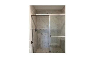 6270 SW 47th Ct, Unit #7 in Davie, FL - Foto de edificio - Building Photo