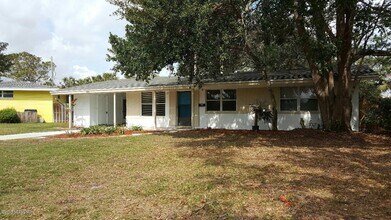 522 Pine St in Neptune Beach, FL - Building Photo - Building Photo