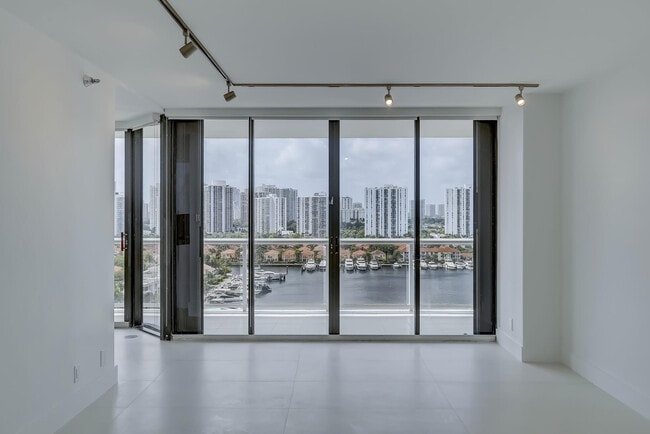 3640 Yacht Club Dr in Aventura, FL - Foto de edificio - Building Photo