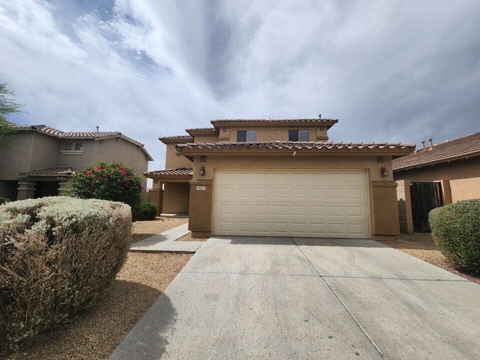 13921 W Port Royale Ln in Surprise, AZ - Building Photo