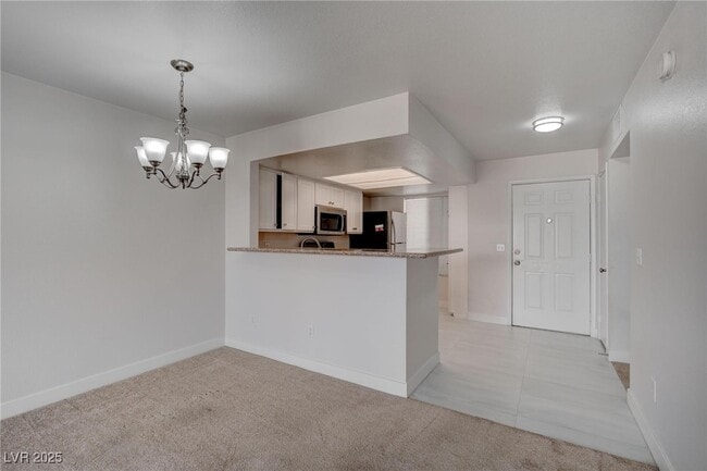 8070 W Russell Rd in Las Vegas, NV - Building Photo - Building Photo