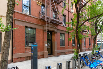 243 E 39th St in New York, NY - Building Photo - Building Photo