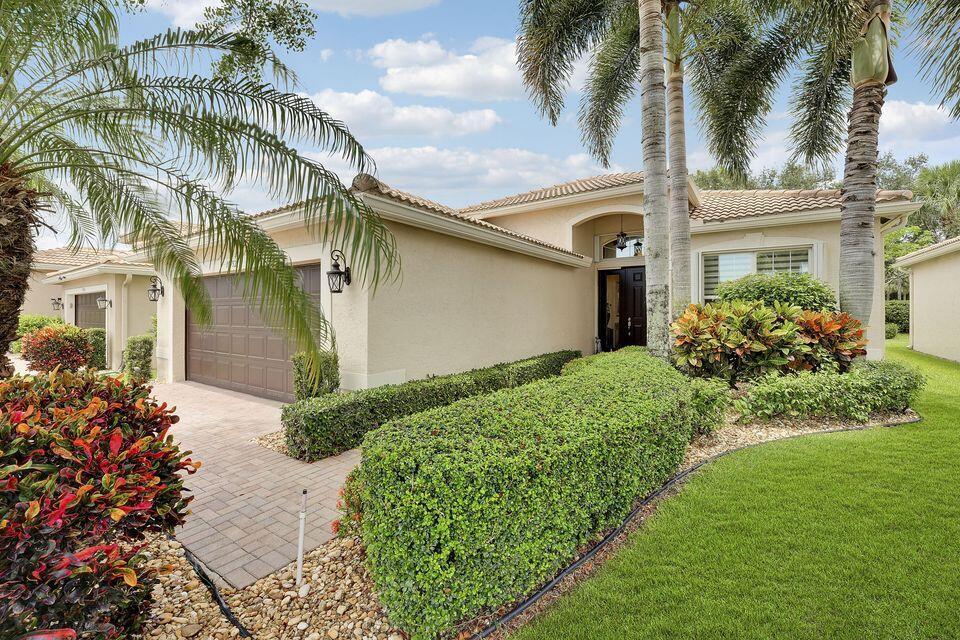 10552 Stone Garden Drive in Boynton Beach, FL - Building Photo