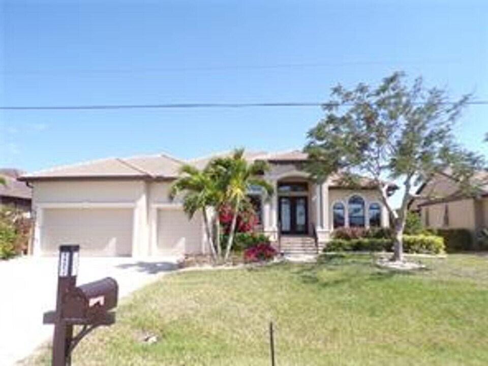 24211 Savory Ln in Punta Gorda, FL - Building Photo