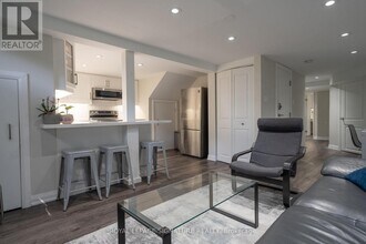 305 Blue Grass Blvd in Richmond Hill, ON - Building Photo - Building Photo