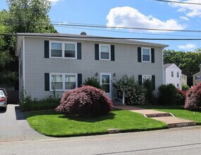 186 Concord Ave, Unit 186 in Cranston, RI - Foto de edificio - Building Photo
