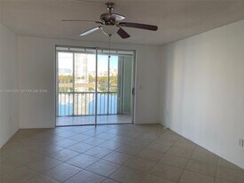 2999 Point E Dr in Aventura, FL - Building Photo