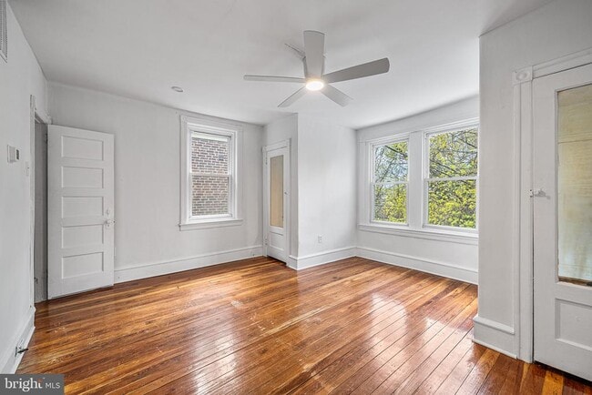 5930 Ridge Ave in Philadelphia, PA - Building Photo - Building Photo