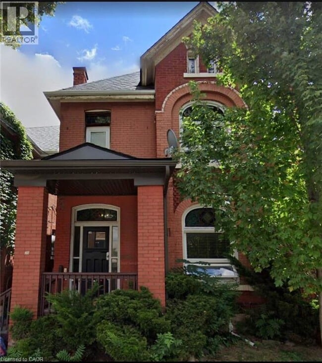 property at 35 Grant Ave