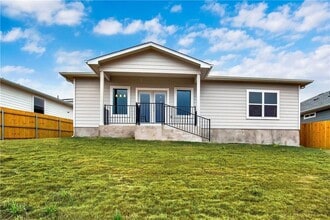 9708 Evening Canopy Dr, Unit T10 in Manor, TX - Foto de edificio - Building Photo