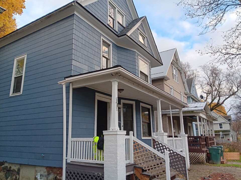 30 Finch St in Rochester, NY - Building Photo