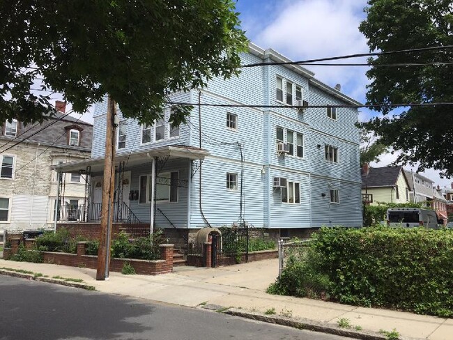 9 Arlington St, Unit 1 in Boston, MA - Foto de edificio - Building Photo