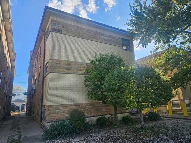 property at 1633 S Harlem Ave