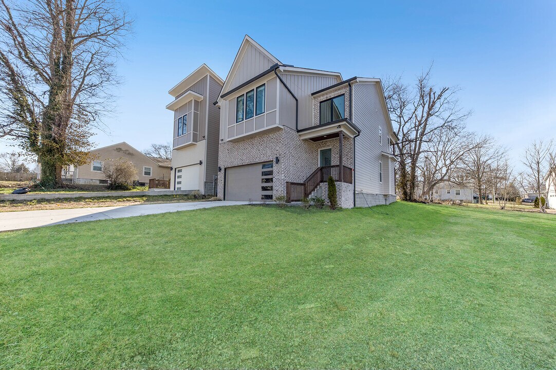 2027 Rosemary Ln in Nashville, TN - Building Photo