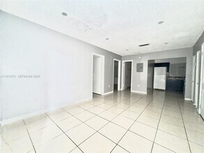 637 SW 10th Ave in Miami, FL - Building Photo - Building Photo