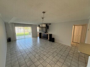 1050 Sugar Sands Blvd in West Palm Beach, FL - Building Photo - Building Photo