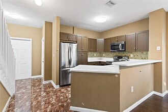 8820 S Isles Cir in Tamarac, FL - Building Photo - Building Photo