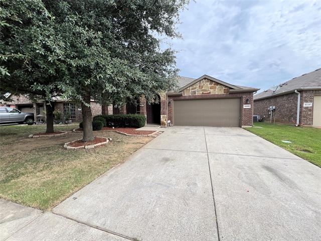 9109 Tumbleweed Dr in Cross Roads, TX - Foto de edificio - Building Photo