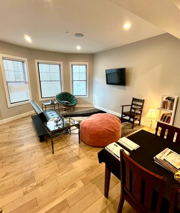 5 Carlisle St, Unit Fully Furnished Room in Boston, MA - Foto de edificio