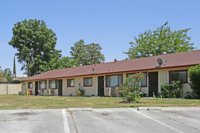 Hacienda Ranch Apartments in Caruthers, CA - Building Photo - Building Photo