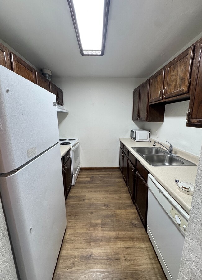 1510 E Gateway Cir S