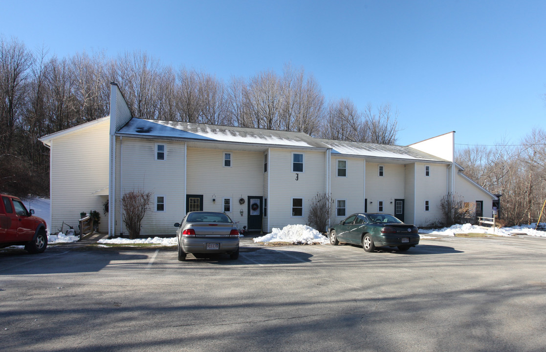 Lord Jeffery Apartments in Belchertown, MA - Foto de edificio