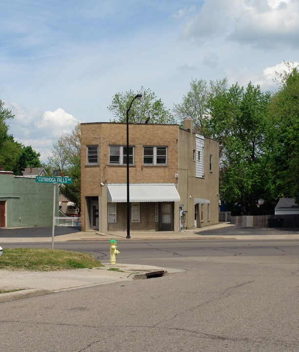 363-365 E Cuyahoga Falls Ave in Akron, OH - Building Photo