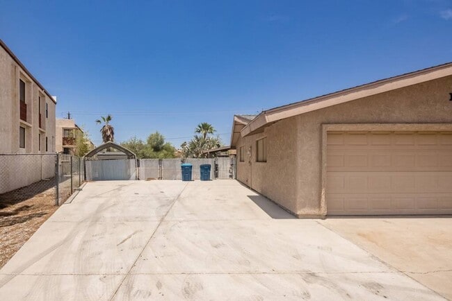 1801 Walnut Dr in Lake Havasu City, AZ - Building Photo - Building Photo